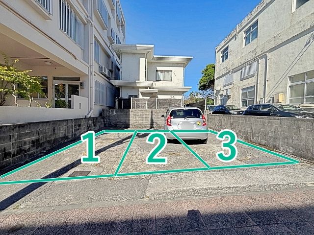 末吉町1-152-14駐車場の駐車場写真