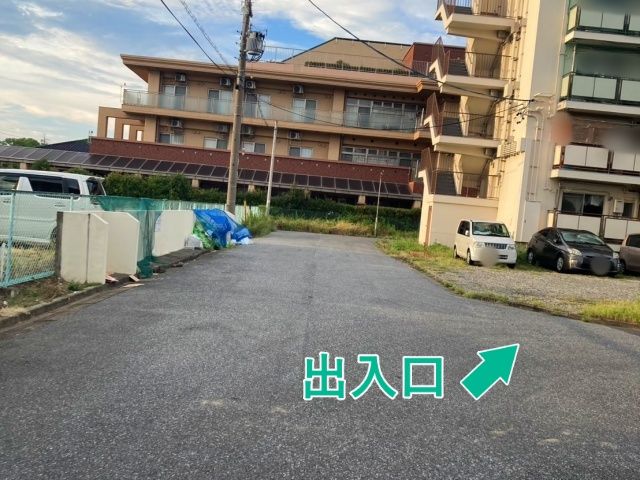 ビレッジハウス千秋【W-142】駐車場※1号棟と2号棟の間付近の駐車場写真