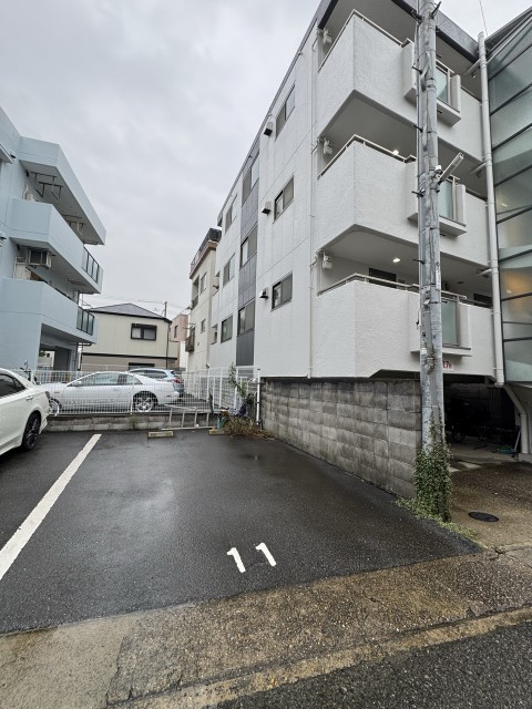 荒田町3丁目83-12駐車場の駐車場写真