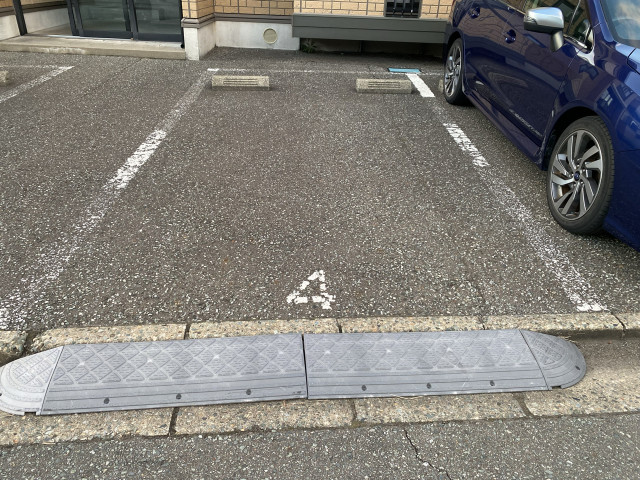 土崎港中央3丁目8-4駐車場の駐車場写真