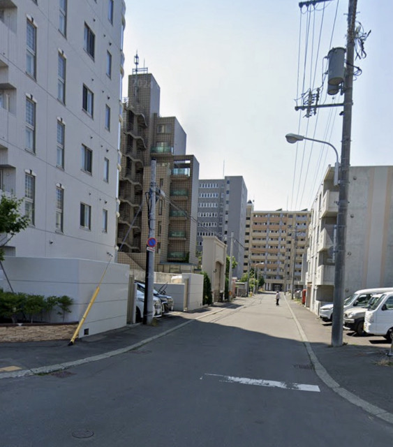 南17条西15丁目2-3駐車場　3番スペースの駐車場写真