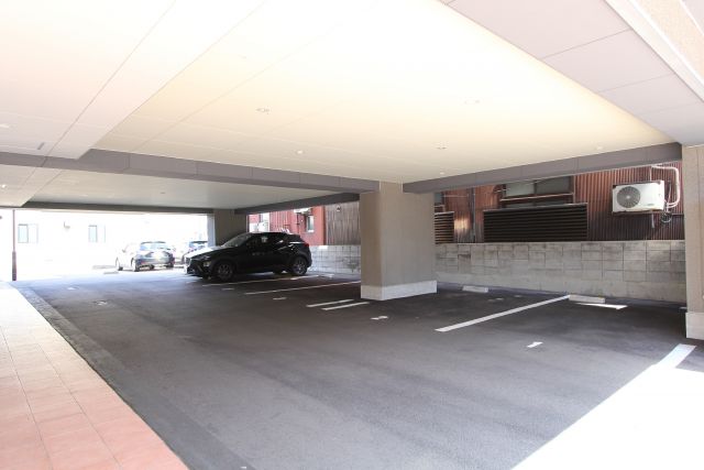 MADRID【C473】の駐車場写真