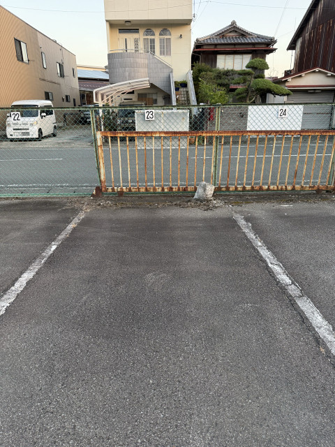 高雄2丁目32  やまもとモータープールの駐車場写真