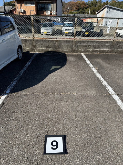 高雄2丁目32  やまもとモータープールの駐車場写真