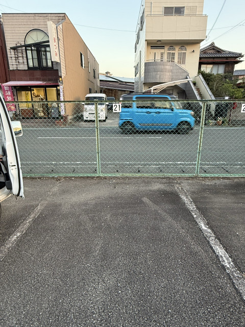 高雄2丁目32  やまもとモータープールの駐車場写真