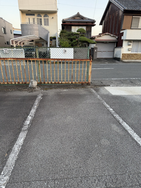 高雄2丁目32  やまもとモータープールの駐車場写真