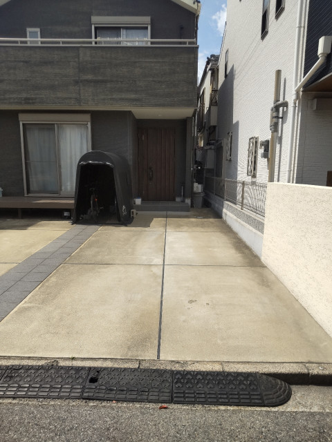 浜甲子園１丁目 玄関前駐車場の駐車場写真