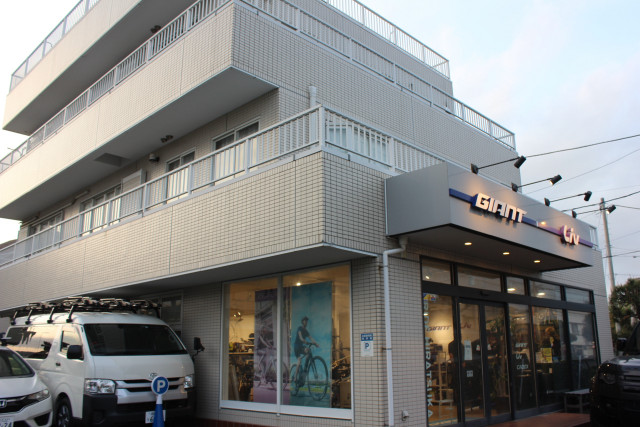 ジャイアント自転車店奥の駐車場の駐車場写真