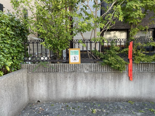 学園東町7丁目45-1駐車場 ①番 壁側（道路から向かって左側)の駐車場写真