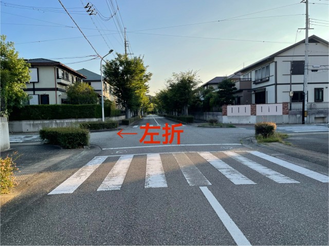 学園東町7丁目45-1駐車場（道路より向かって左)の駐車場写真