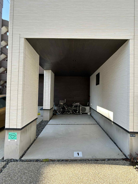 8-13駐車場 レオンマンションの向かい側の駐車場写真