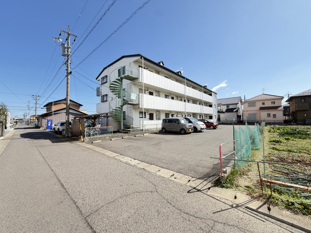 南鶉　メゾン大平駐車場12番の駐車場写真