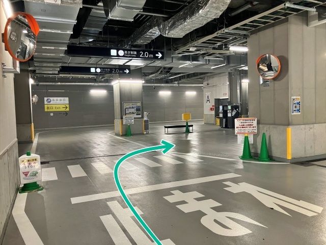 東急歌舞伎町タワー【ハイルーフ：高さ200cmまで】の駐車場写真