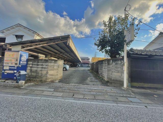 ＊塩屋町ガレージの駐車場写真