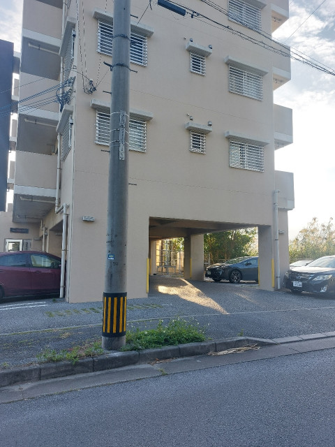 【屋根付き】ビューパレスPKM ４番の駐車場写真