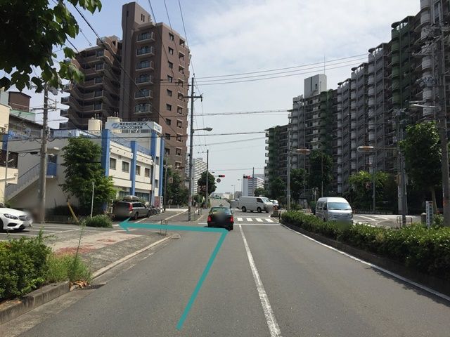【道順1】「鴫野西2」の交差点を「南」に進んでください。