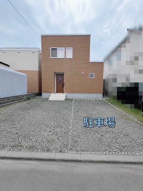 大型車OKの広々スペース✴︎個人宅　福住駅まで徒歩6分！西岡5条1丁目5-2 駐車場の駐車場写真