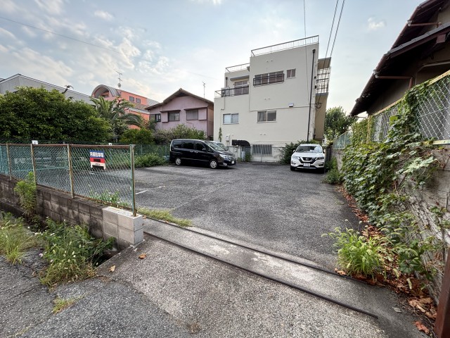 兵庫県西宮市甲子園5番町の駐車場写真