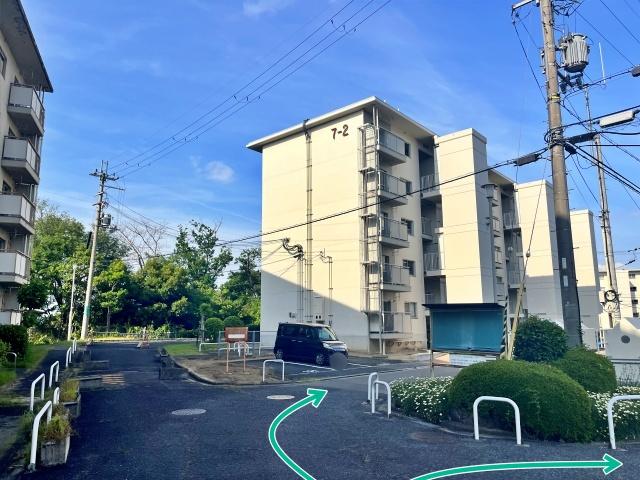 御池台2丁 団地駐車場(2号棟付近)の駐車場写真