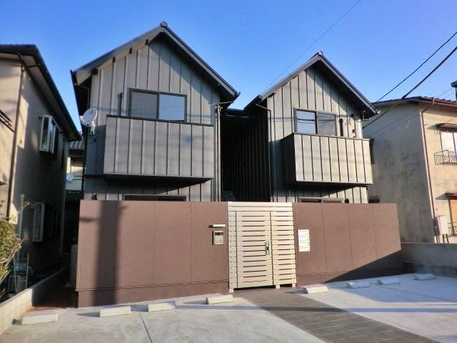 Apartment Graphite 102号室駐車場(右から2番目)の駐車場写真
