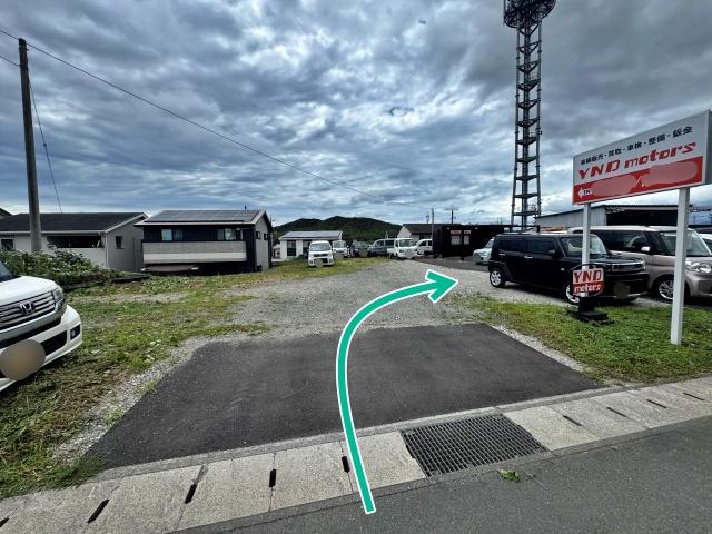 YNDモーターズ右側駐車場の駐車場写真