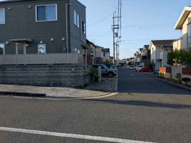羽曳が丘10-8-1の駐車場写真