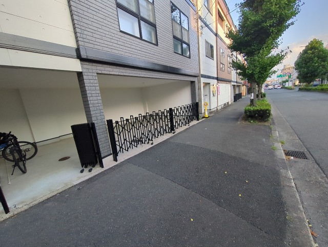 東九条烏丸通り西 屋根つき駐車場の駐車場写真