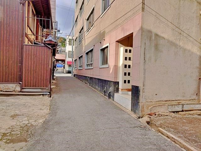 駐車場から見た出口