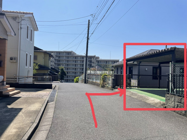 屋根付き駐車場の駐車場写真