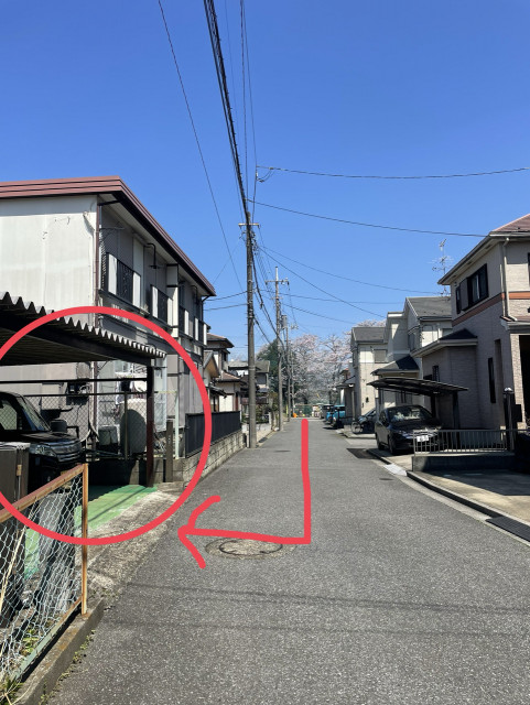 屋根付き駐車場の駐車場写真