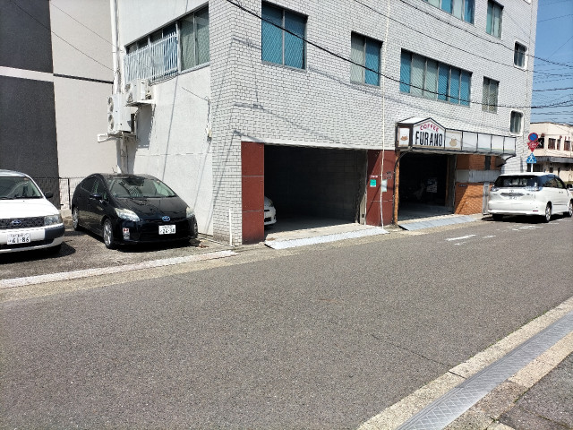 愛知県名古屋市東区古出来1-1-8古出来ビル駐車場の駐車場写真