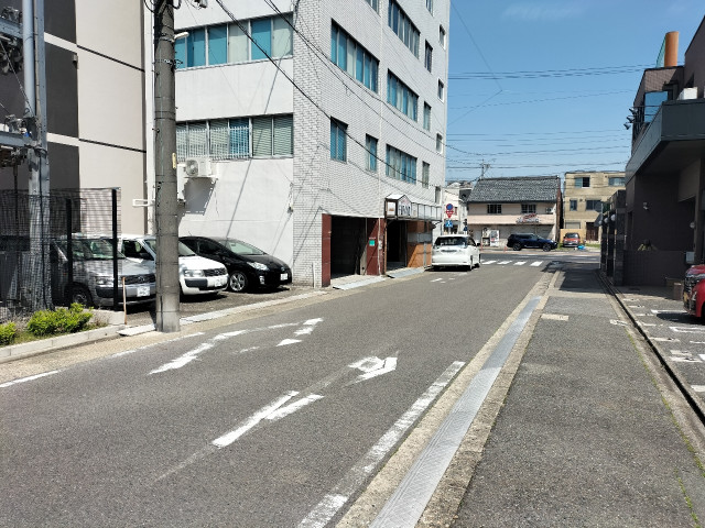 愛知県名古屋市東区古出来1-1-8古出来ビル駐車場の駐車場写真