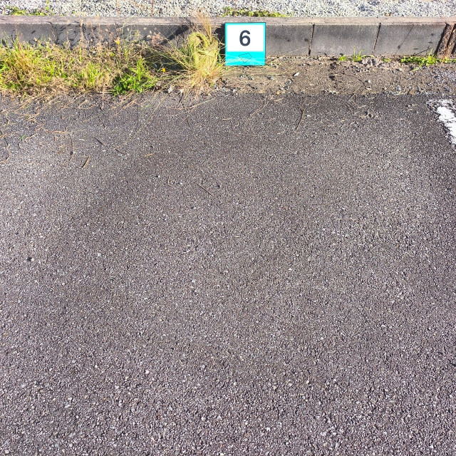 アキッパ塩津町2-16の駐車場写真