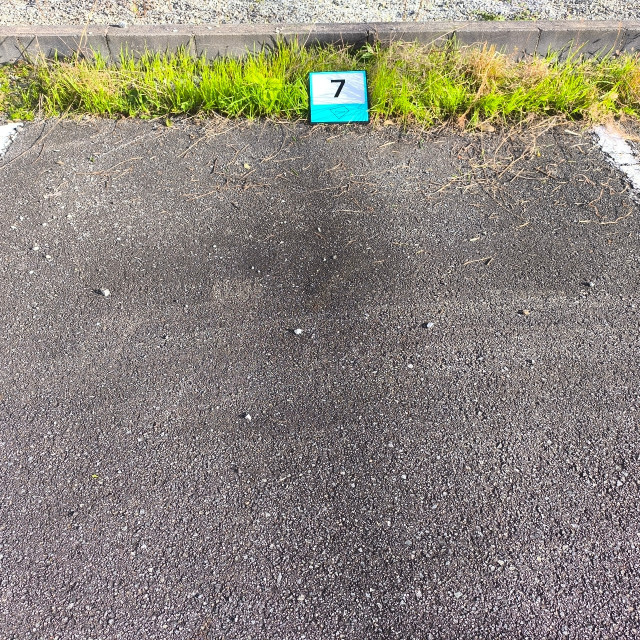 アキッパ塩津町2-16の駐車場写真