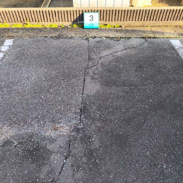 アキッパ塩津町2-16の駐車場写真