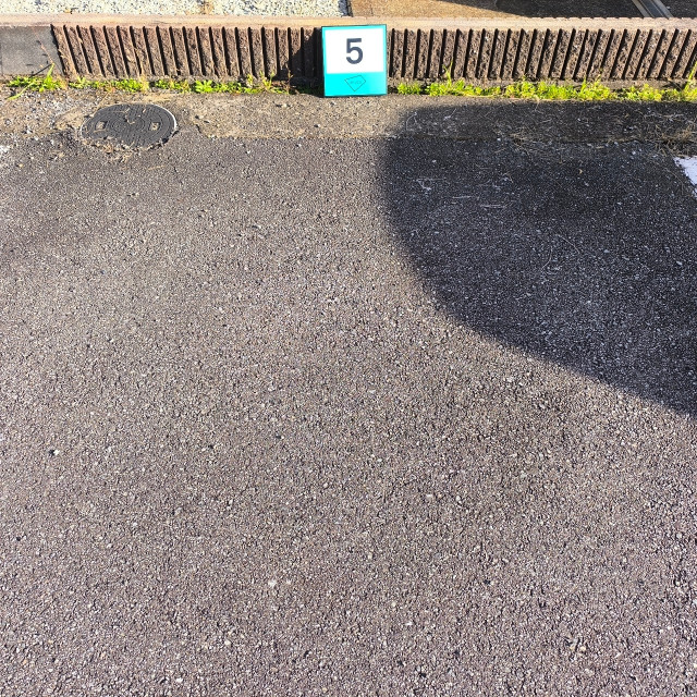 アキッパ塩津町2-16の駐車場写真