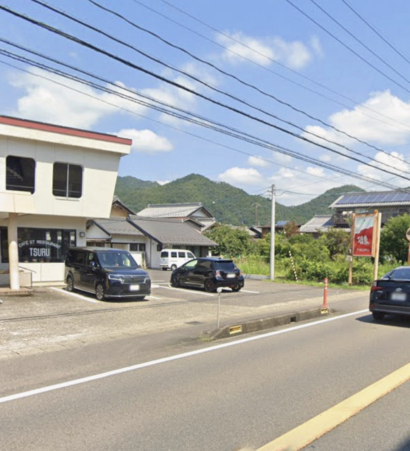 レストラン鶴の駐車場写真