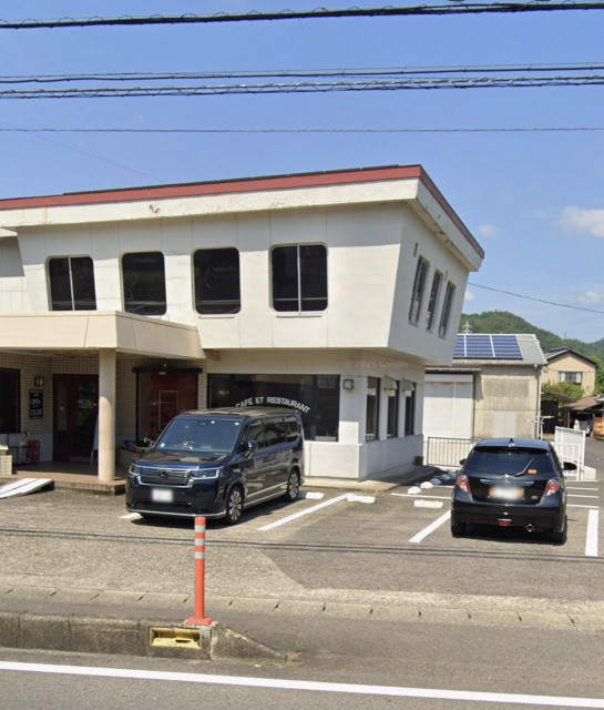 レストラン鶴の駐車場写真