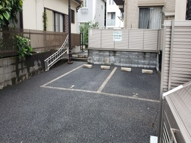 駐車場内