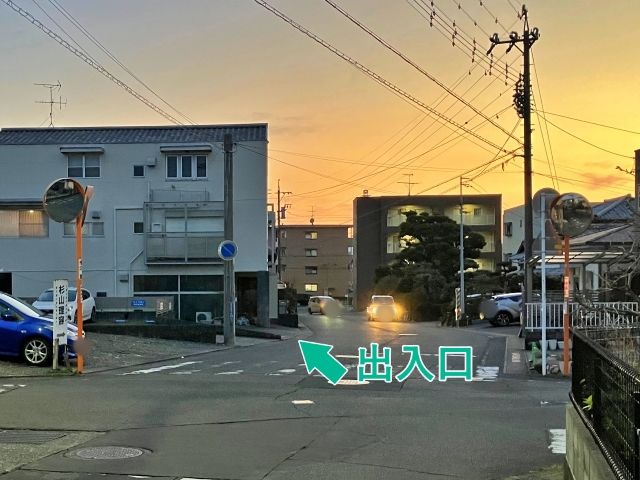 国吉田4丁目10-8駐車場の駐車場写真