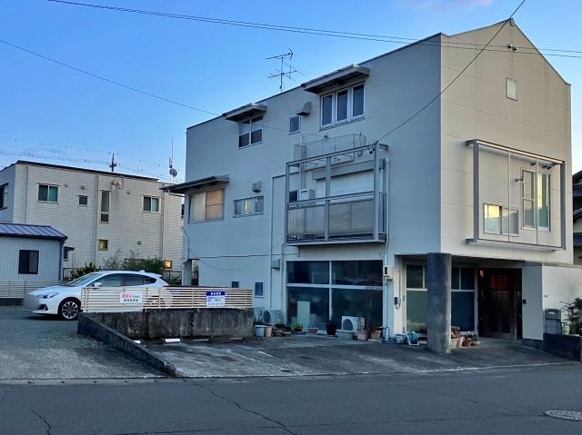 国吉田4丁目10-8駐車場の駐車場写真