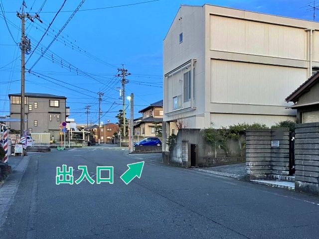 国吉田4丁目10-8駐車場の駐車場写真