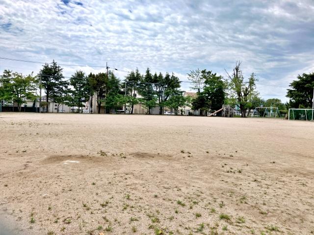 坂野小学校【小松島ブルーインパルス展示飛行2026 7/19(日)】の駐車場写真