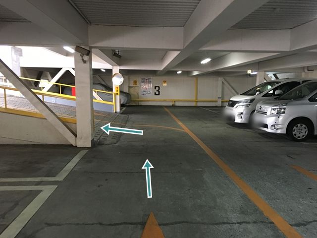 屋上へお上がりください。対向車にご注意ください