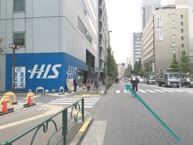 【道順1】明治通り(都道305号線)を新宿駅方面から「南」へと向かって進んでください。