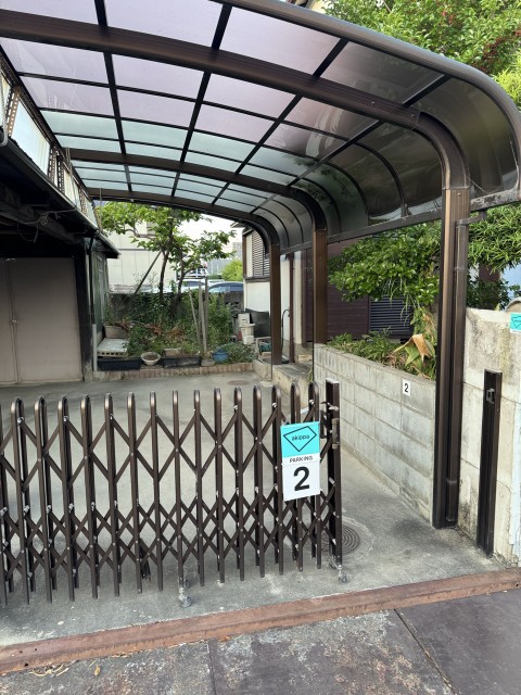 【古池公園・176号線近く】山本野里1丁目屋根付き駐車場①&②の駐車場写真