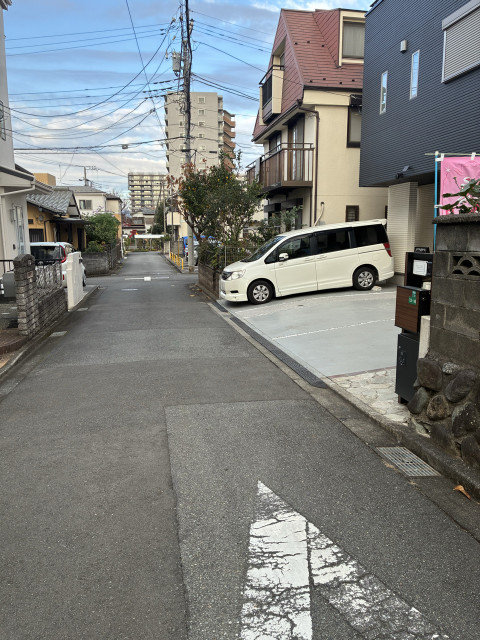 西橋本2丁目13-16駐車場　0:00 - 8:30の駐車場写真