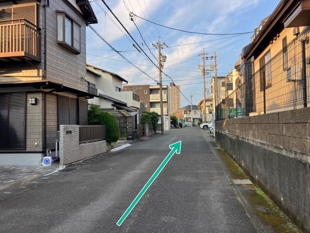 [c4430]中之郷2丁目22 駐車場の駐車場写真
