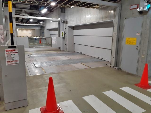 大阪証券取引所ビル 駐車場【機械式】の駐車場写真