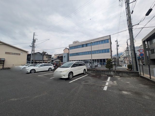 アキッパ S&M 本町3-30 駐車場の駐車場写真